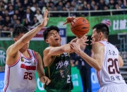 开云体育-天津队绝杀获胜现场热血四溢，球员接受采访