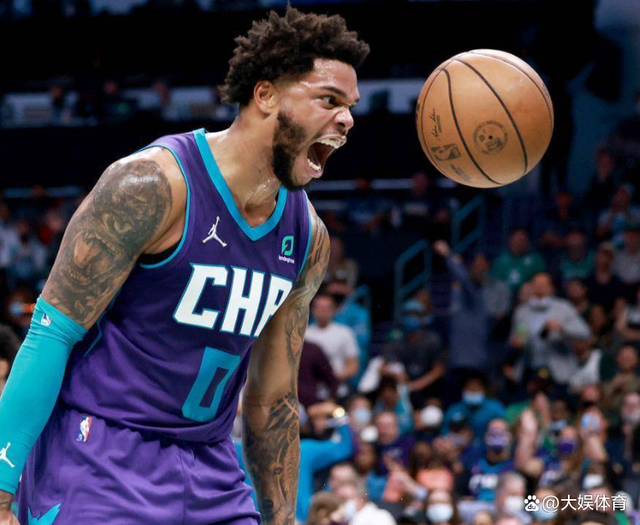 包含篮网双星状态回升，主场大胜黄蜂跻身东部前四的词条