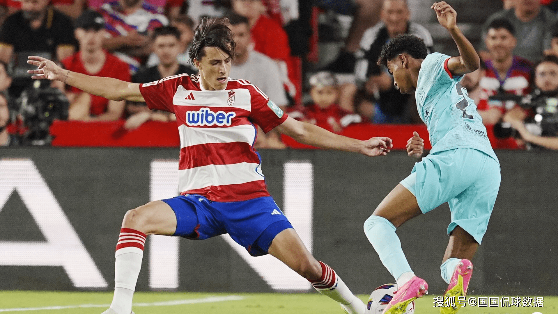 包含格拉纳达后卫触及红线，面临下赛季降级危机的词条