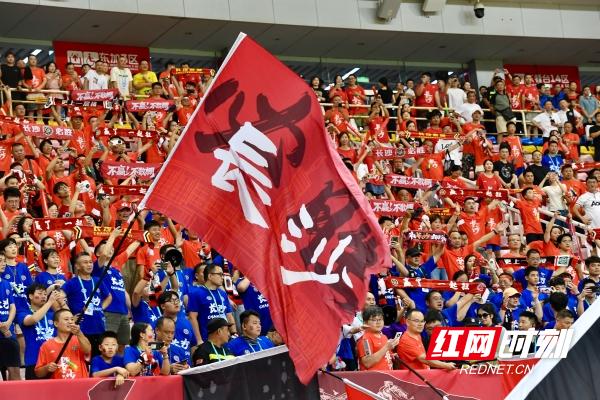 火热的足球联赛搅动全球热情 火热的足球联赛搅动全球热情