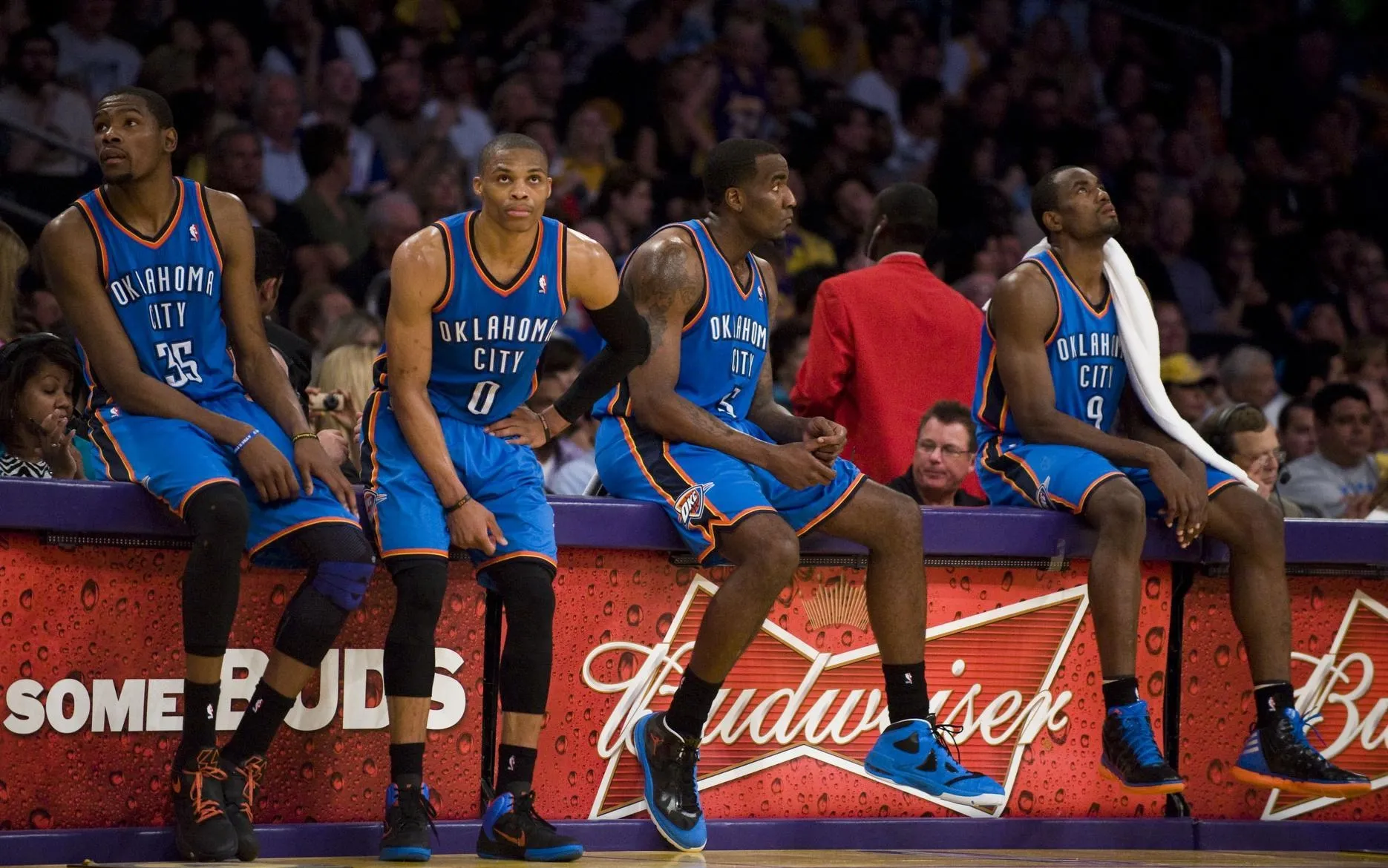 包含步行者队员被禁比赛，球队战绩受影响的词条