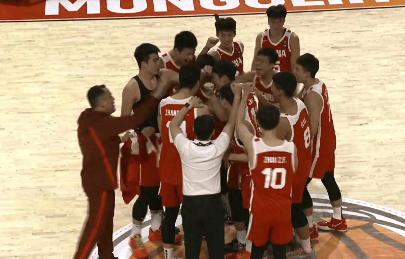 澳洲篮球联赛精彩继续，球员们拼尽全力