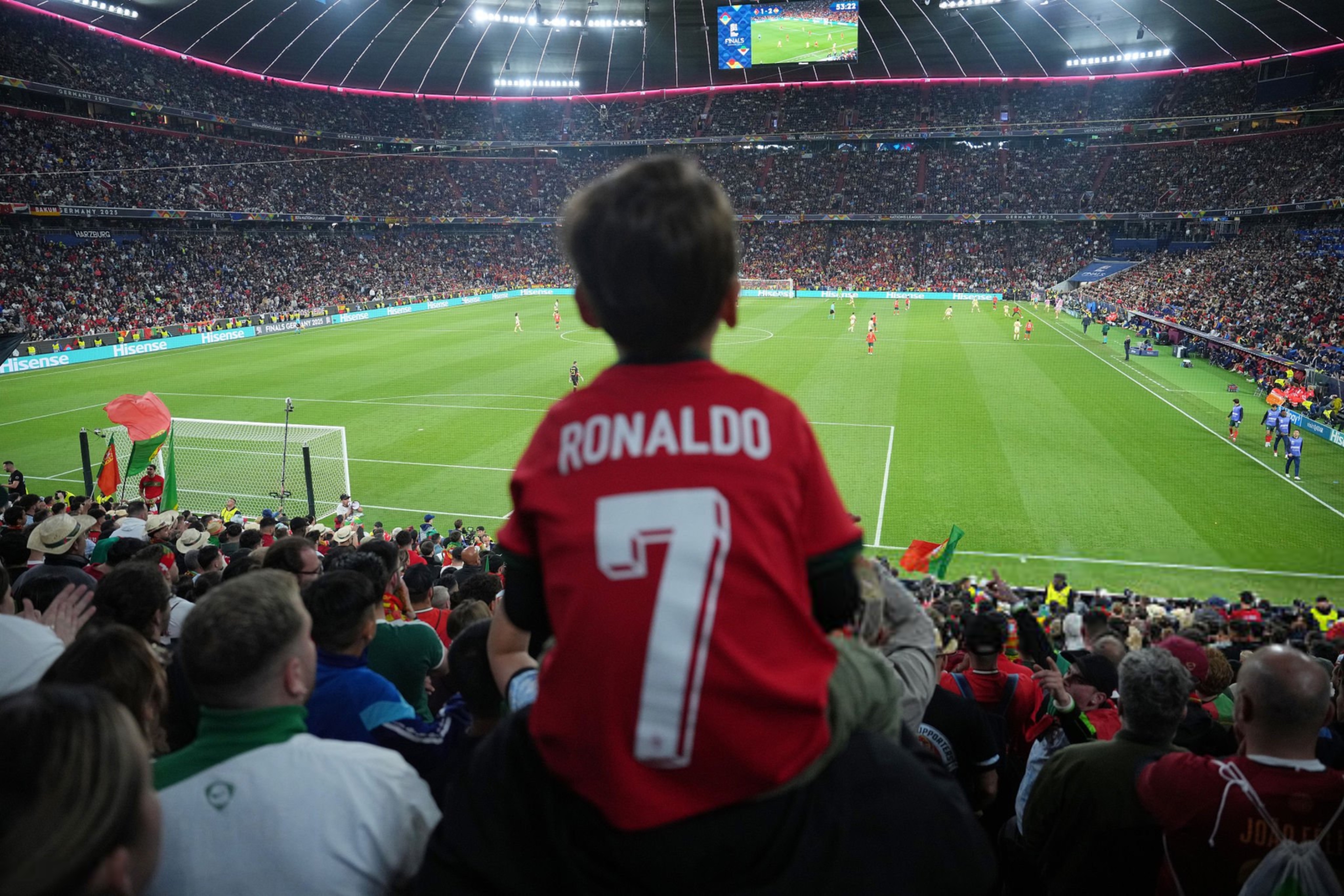 罗马举办欧洲杯复赛，球迷尽展支持