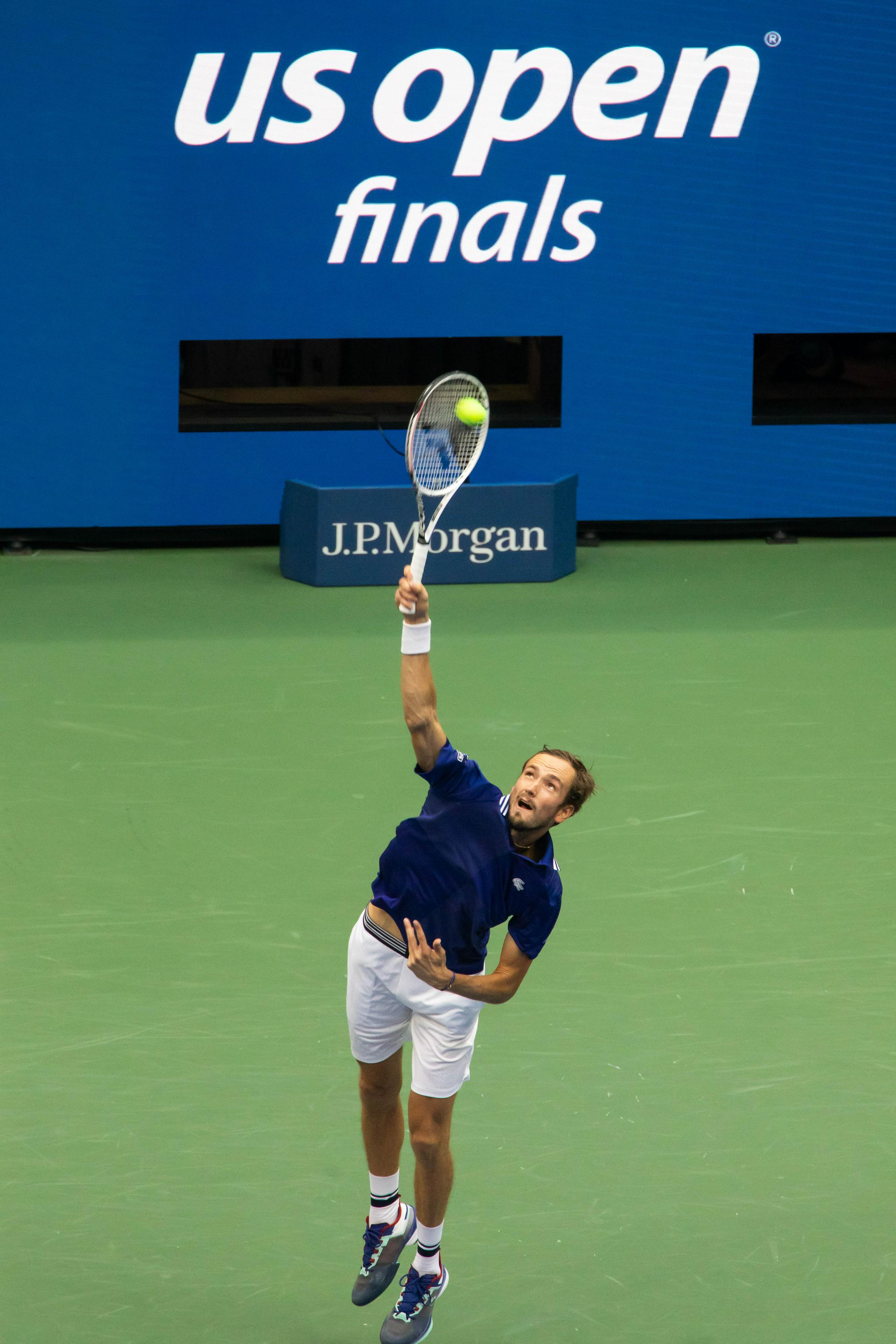 ATP总决赛险胜澳网，梅德韦杰夫高光表现