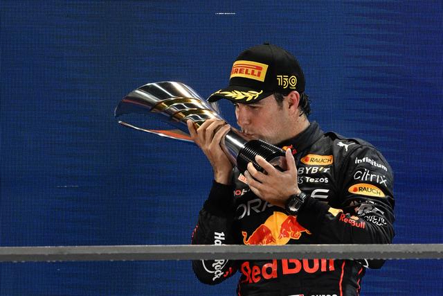 雷诺车队险胜红牛二队，佩雷兹统治全场