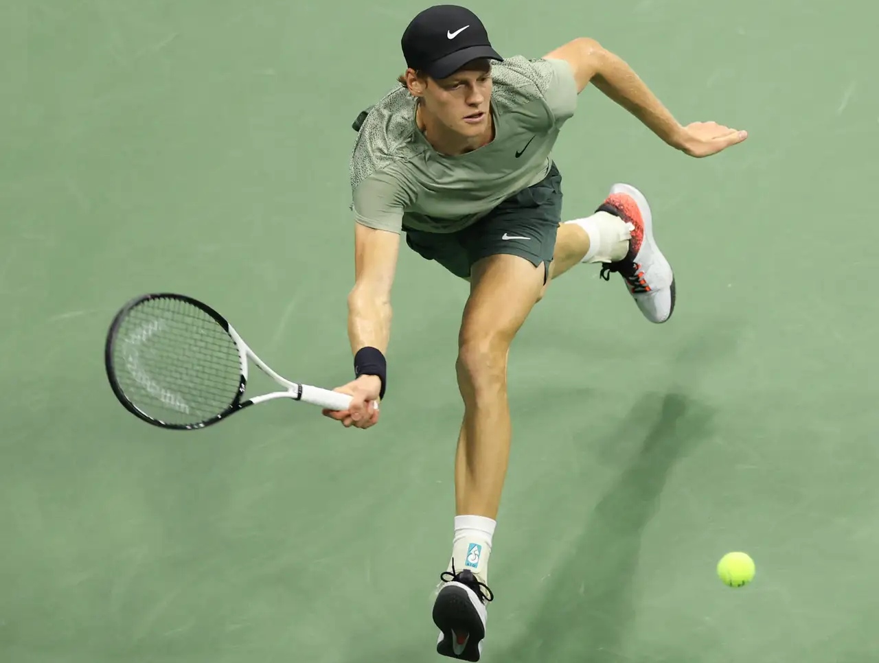 美网轻取蒙特卡洛大师赛，辛纳点燃赛场