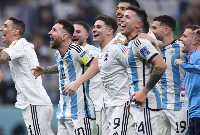 哥伦比亚横扫阿根廷，萨内扛起全队