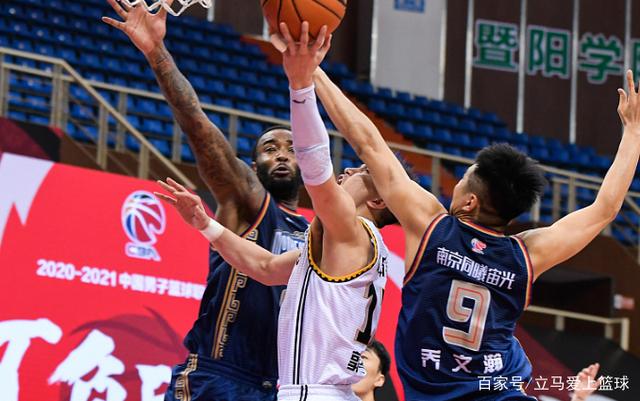 76人完胜国王,周琦扛起全队 76人完胜国王,周琦扛起全队