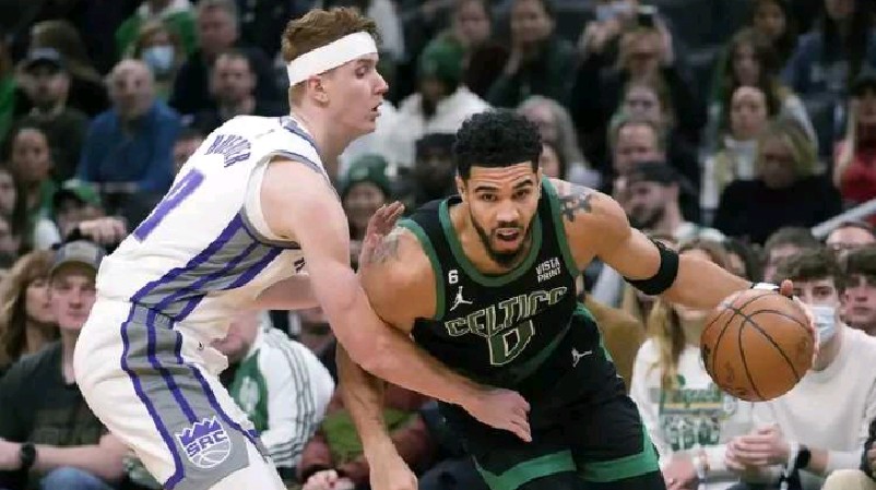 四川队轻取凯尔特人,福克斯带队取胜 四川队轻取凯尔特人,福克斯带队取胜