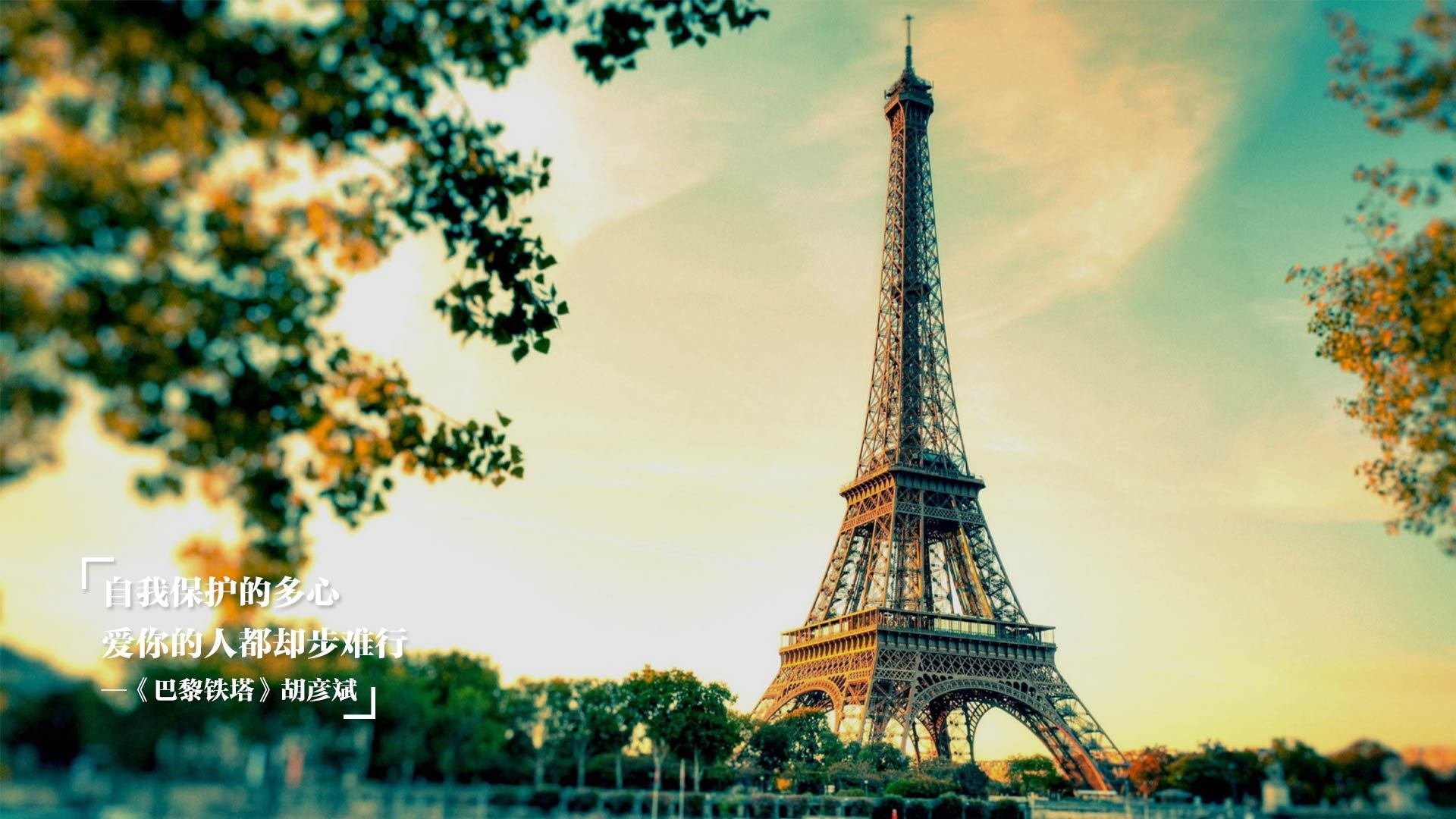 翡翠绿与浅蓝灰的对决，压力如何淬炼出两种足球艺术