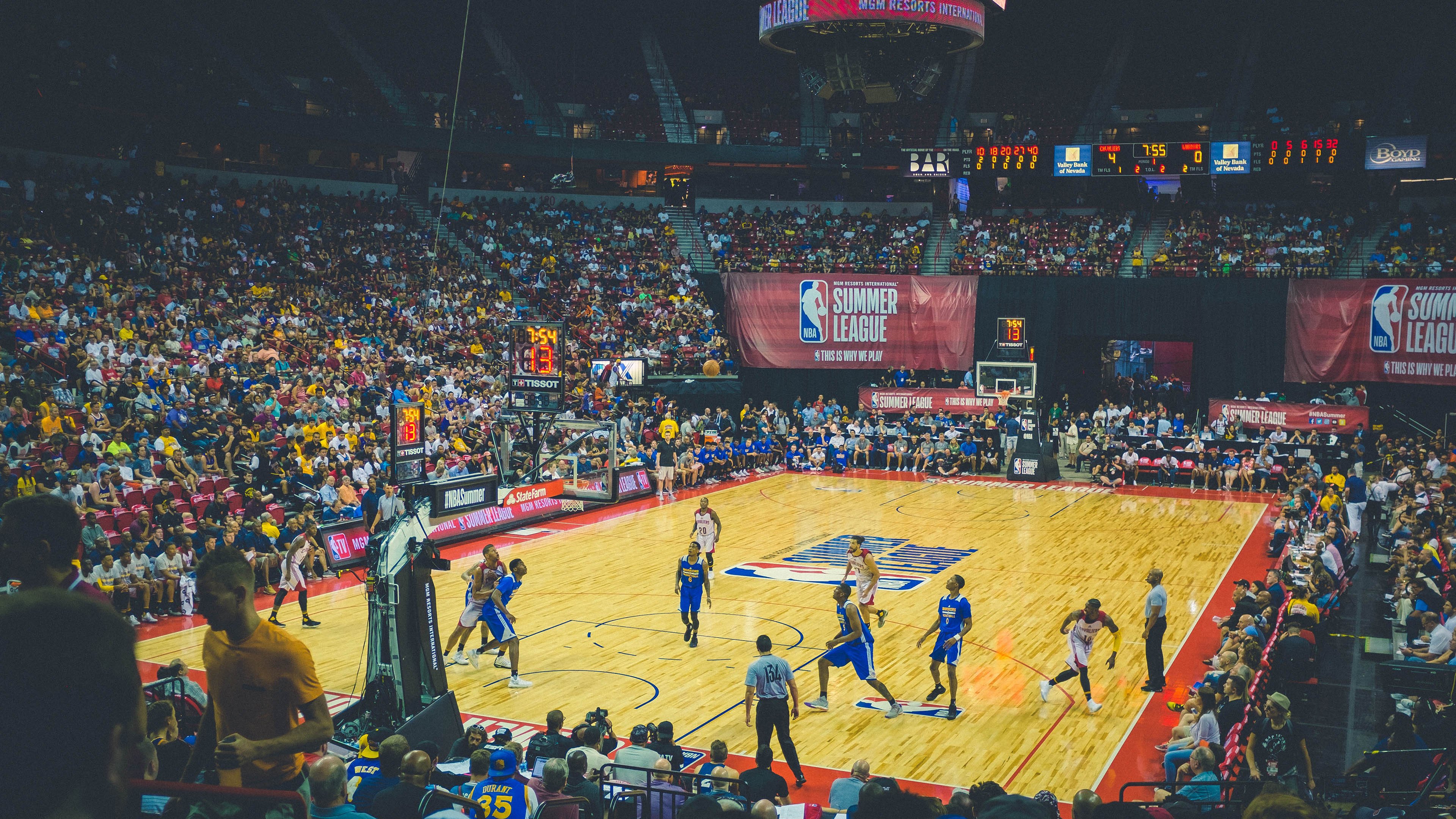 钢铁防线与孤胆英雄，太阳如何以窒息式封锁让独行侠窒息，布克如何从得分手蜕变为关键先生