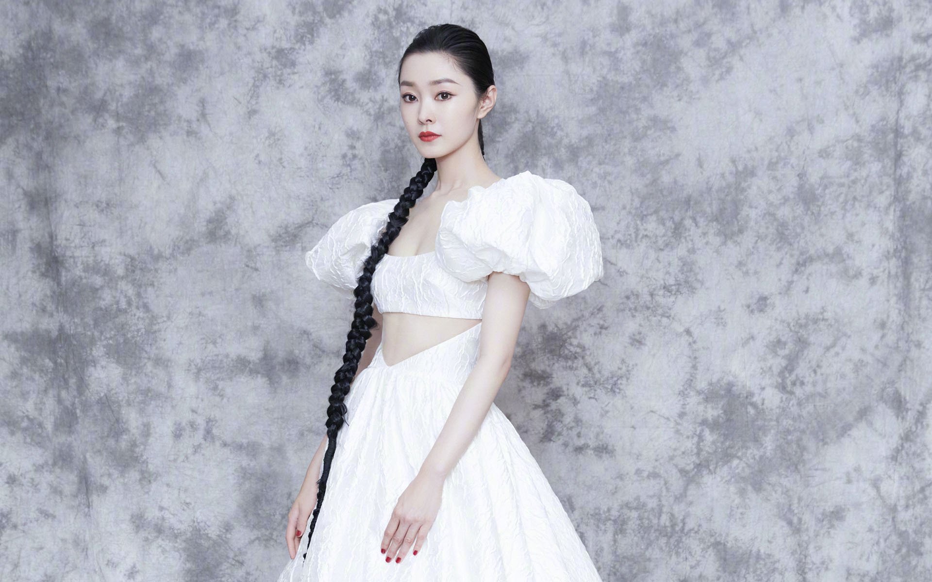 波兰荣耀双重奏，摩纳哥赛道制霸与德甲绿茵场上的阿克传奇