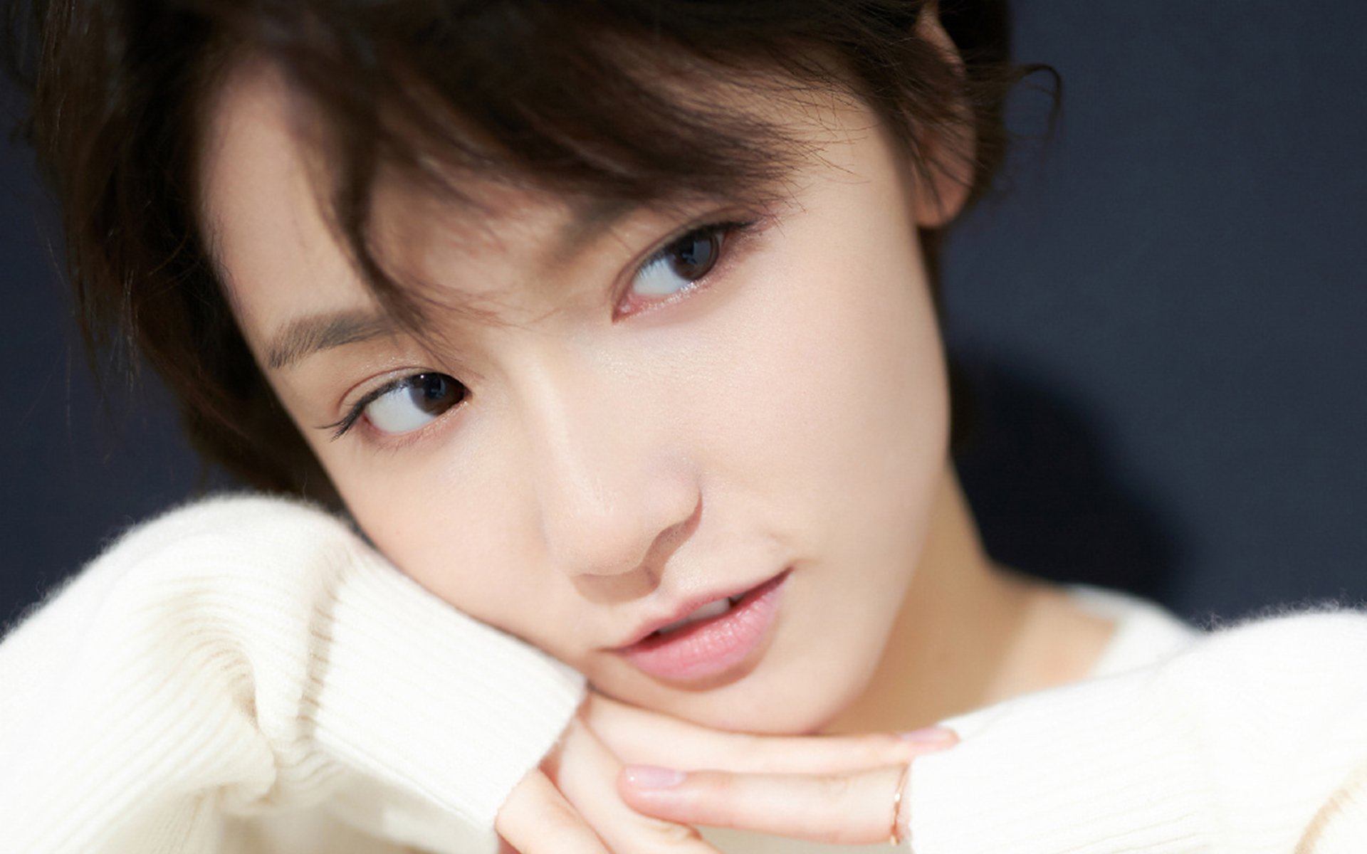 很有张力，融合了北欧元素、战术节奏与球星决定力。我们先从标题构思开始，再展开文章